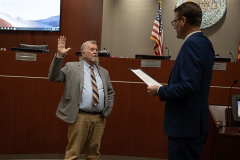 Mayor Honea swearing in