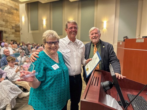 Mayor Honea with Ora Mae's children Nancy Bock and Paul Harn